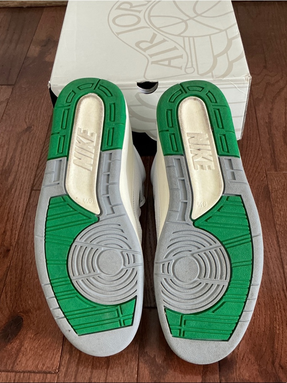 Nike Men’s Air Jordan 2 Retro “Lucky Green” - 9.5 - Pre-Owned with Box - Picture 8 of 8